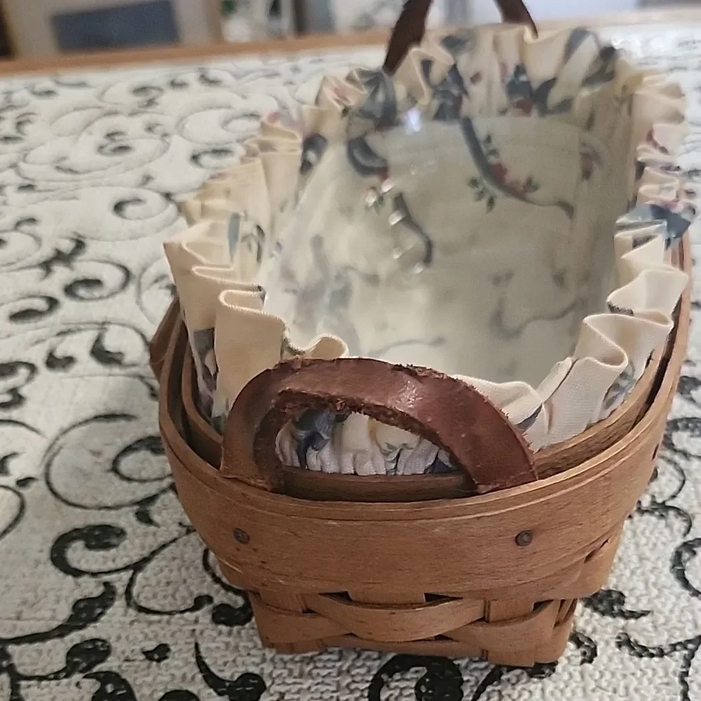 1995 Longaberger  Basket with Floral Lining